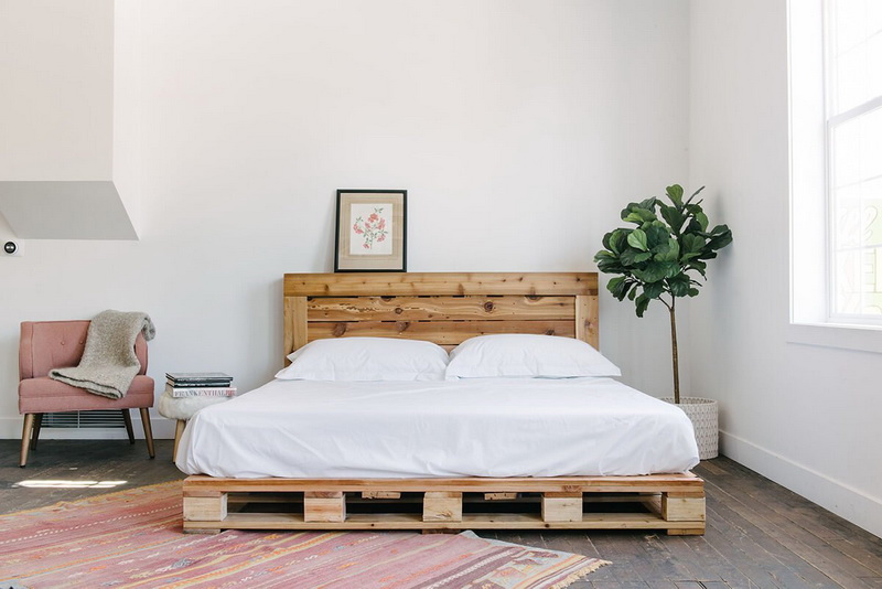 Як підібрати матрац для ліжка із піддонів?