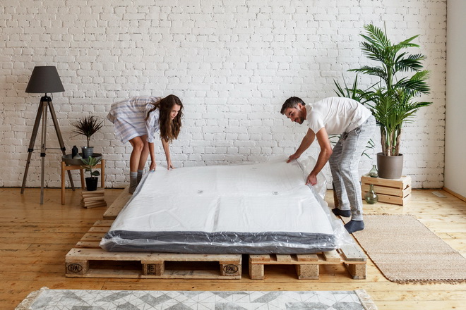 У чому особливості сну на підлозі і чому варто звернути увагу на матрац замість ліжка